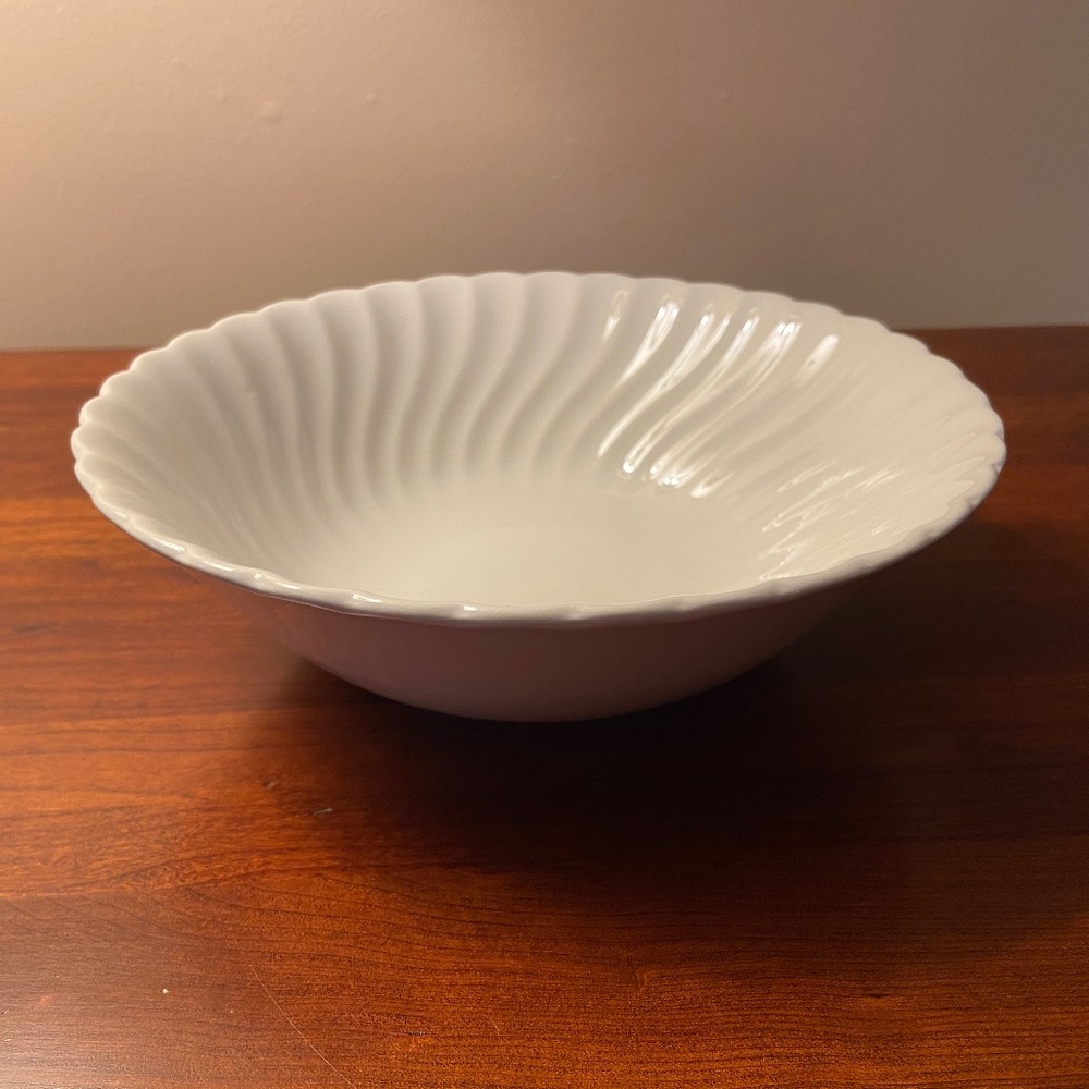 Johnson Bros White Regency Ironstone Vegetable Serving Bowl; England; Like New